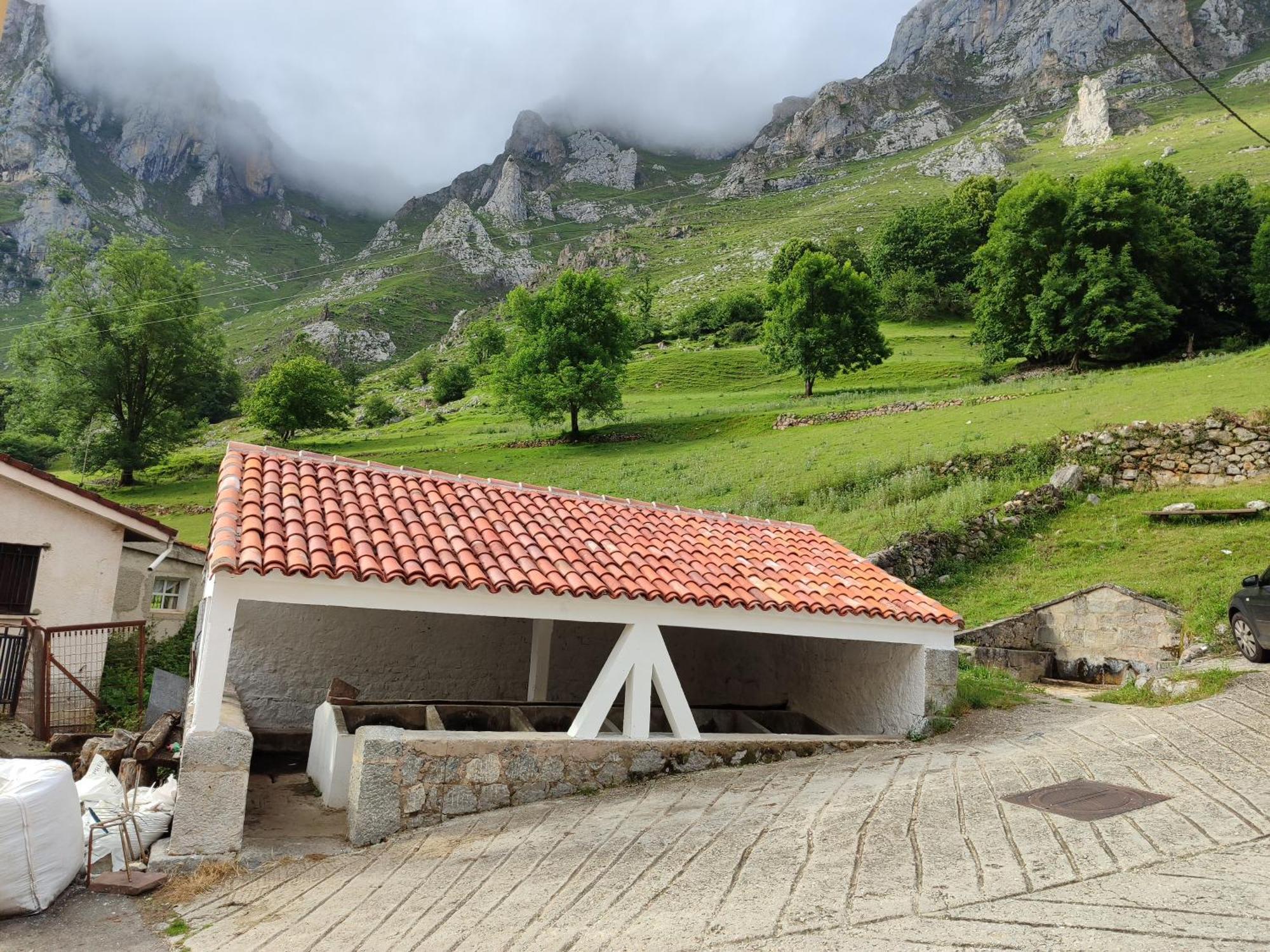 הוילה La Casina De Tielve De Cabrales Dentro Del Parque Nacional Picos De Europa מראה חיצוני תמונה